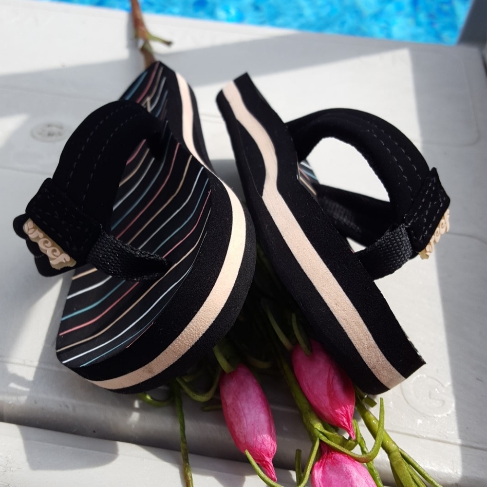 Kids Reef flip flops  size 5/6 - Picture 2 of 8